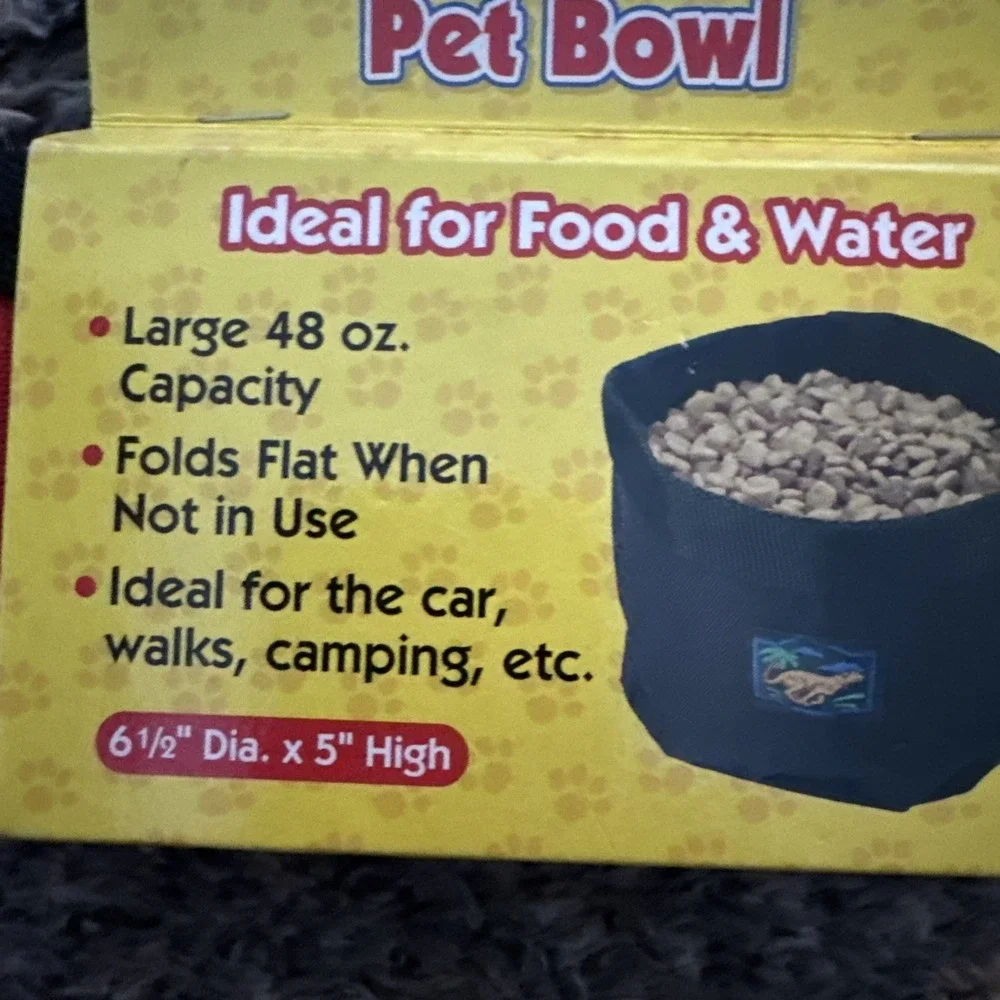 Pet Zone Deluxe Travel Pet Food/water Bowl & Clip On Dog treat Pouch